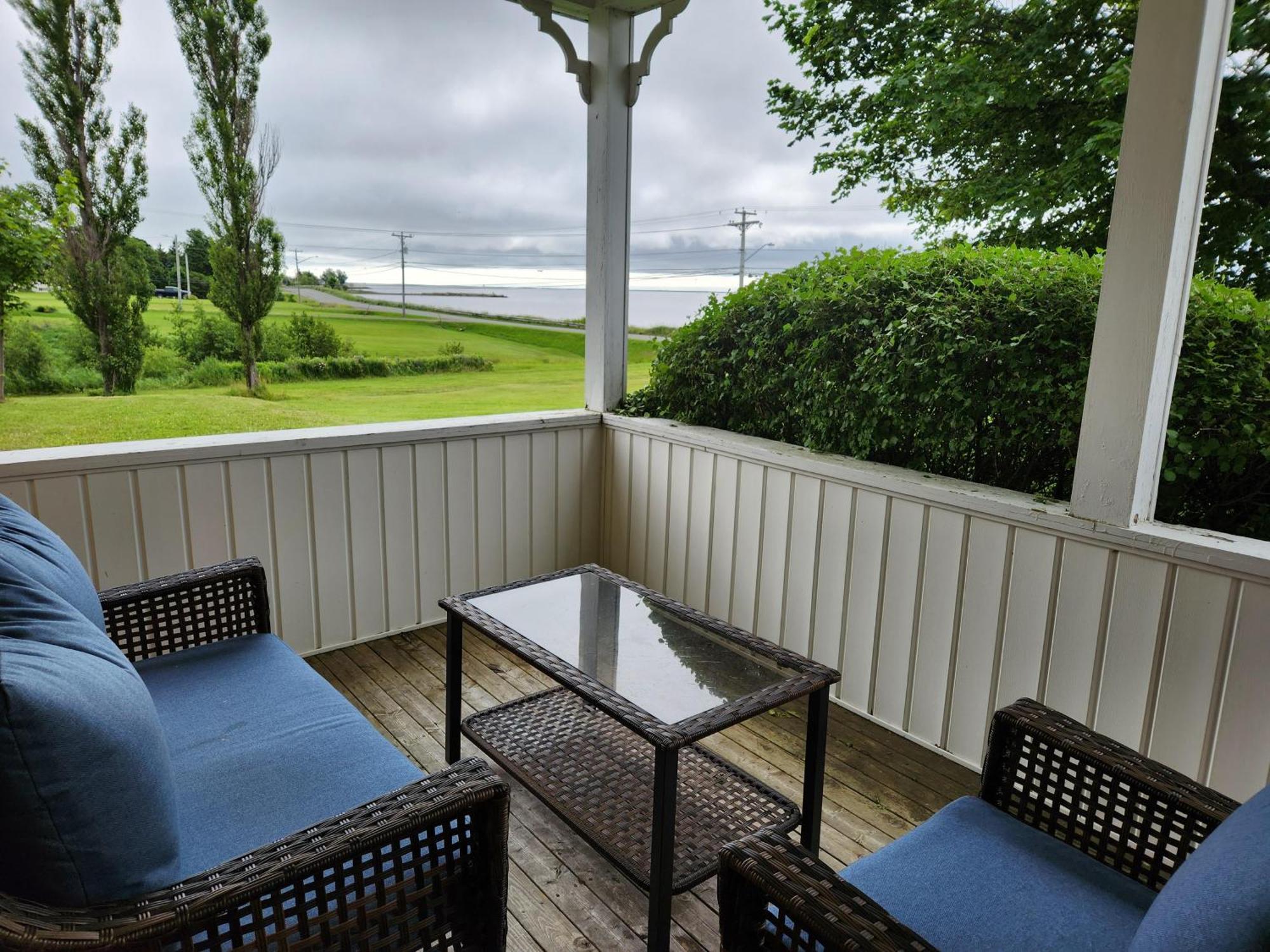 Auberge Vue D'La Dune - Dune View Inn Bouctouche Exterior photo