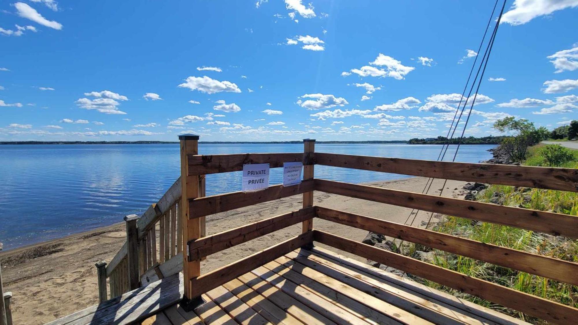 Auberge Vue D'La Dune - Dune View Inn Bouctouche Exterior photo